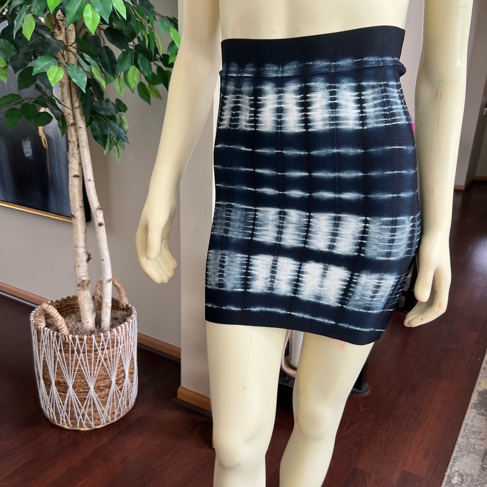 BCBG BANDAGE SKIRT